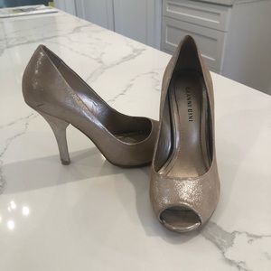 ⭐️ Gianni Bini Champagne Peep Toe Pumps, Size 7M